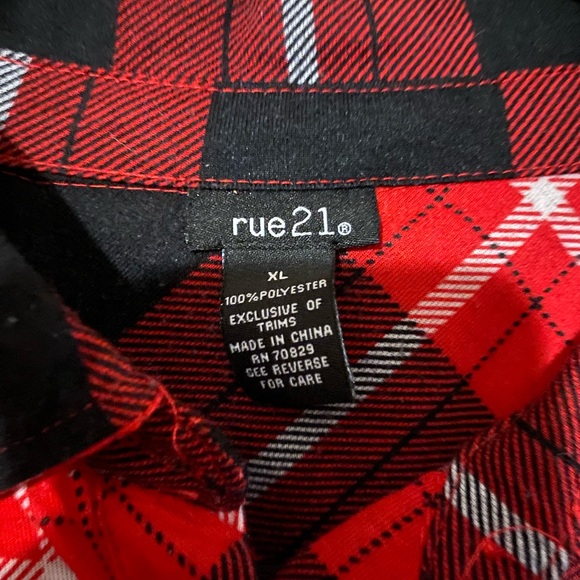 rue21 women's xl plaid button down flannel - red, black, white - 100% polyester - Picture 2 of 3